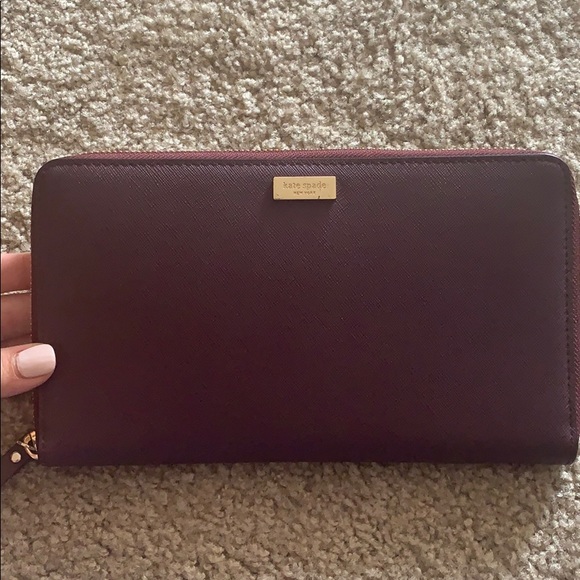Kate Spade ♠️ travel wallet - Picture 1 of 4